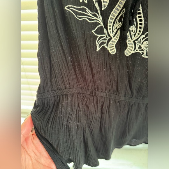 Embroidered top - Picture 2 of 4